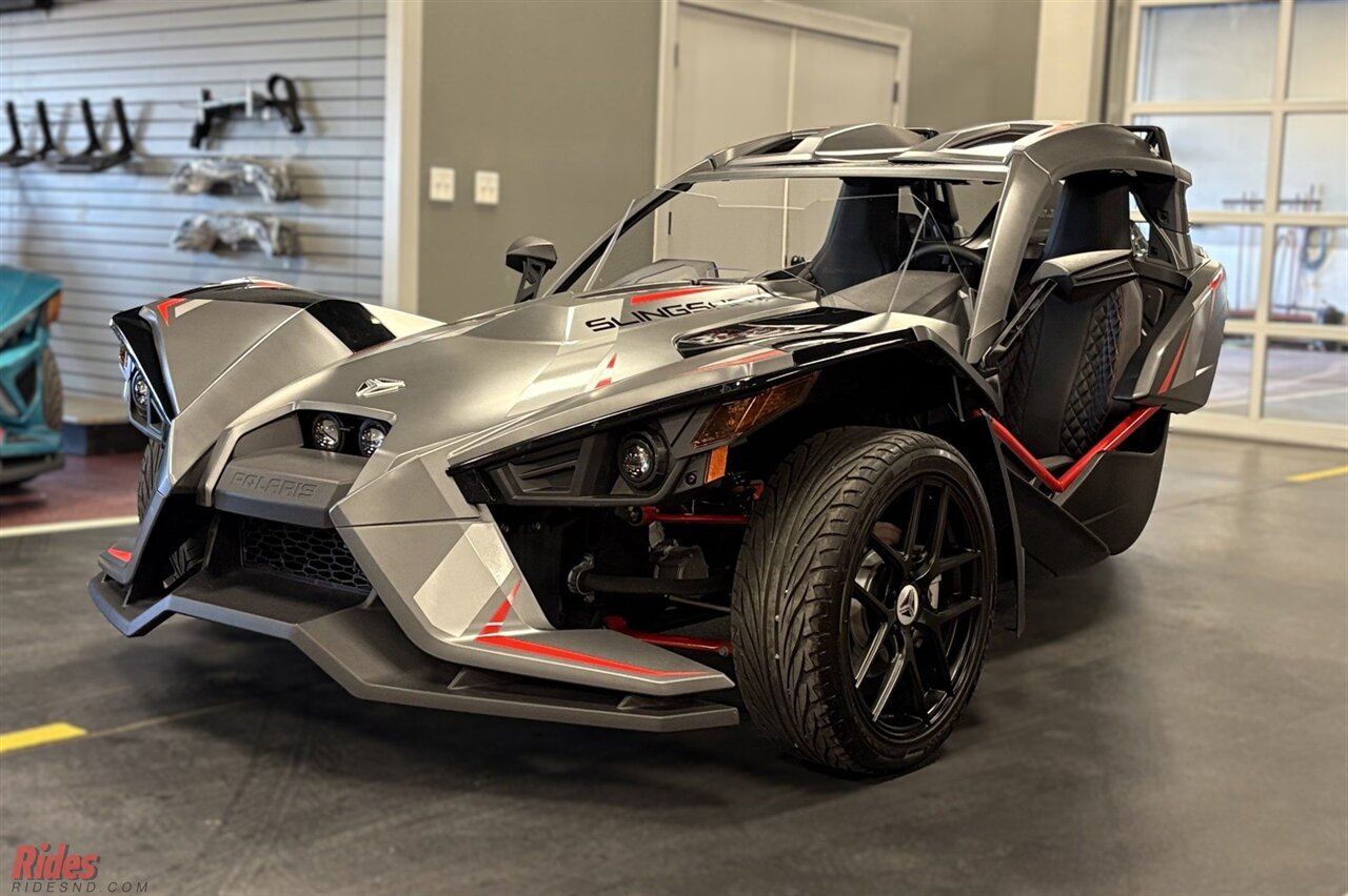 2018 Polaris Slingshot Grand Touring LE   - Photo 3 - Bismarck, ND 58503