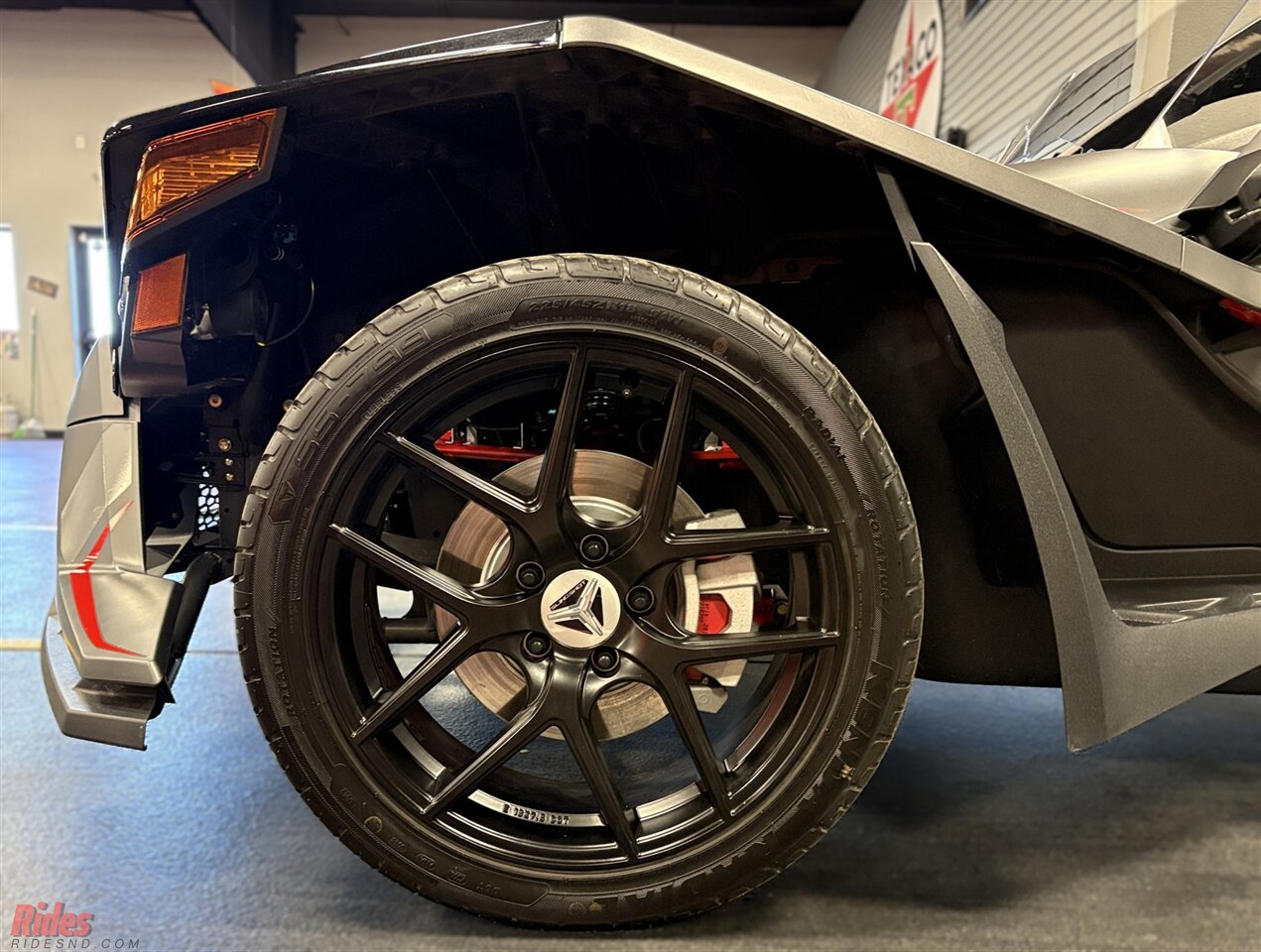 2018 Polaris Slingshot Grand Touring LE   - Photo 4 - Bismarck, ND 58503