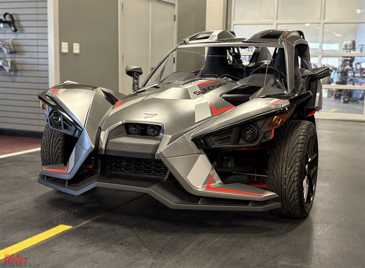 2018 Polaris Slingshot Grand Touring LE   - Photo 2 - Bismarck, ND 58503
