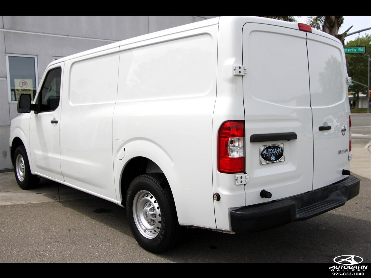 2020 Nissan NV 2500 HD Cargo S Standard Roof 146.1 " WB ***ONE-OWNER*** - Photo 9 - Dublin, CA 94568