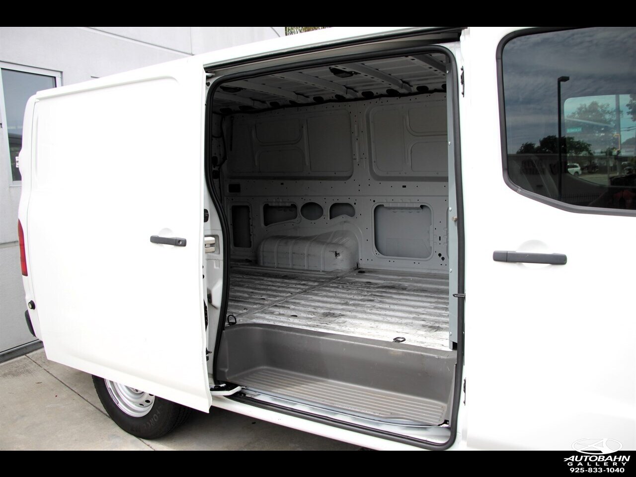 2020 Nissan NV 2500 HD Cargo S Standard Roof 146.1 " WB ***ONE-OWNER*** - Photo 8 - Dublin, CA 94568