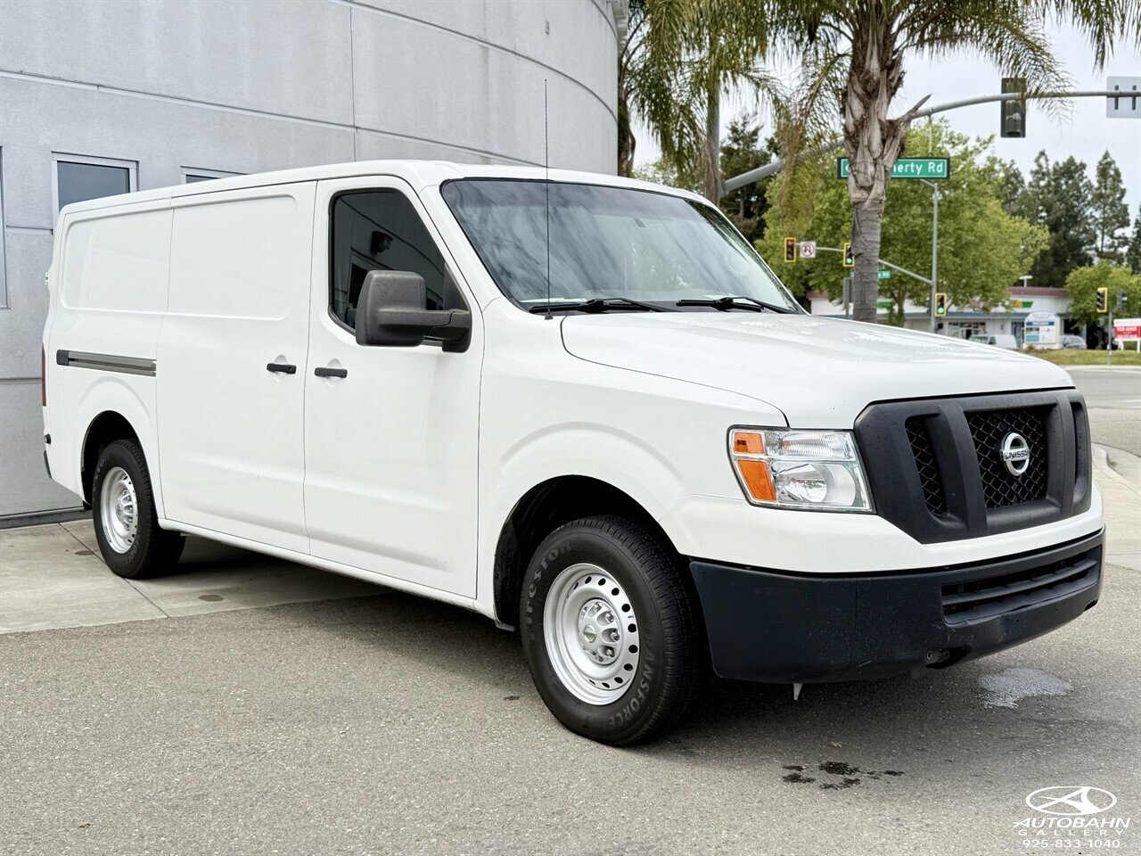 2020 Nissan NV 2500 HD Cargo S Standard Roof 146.1 " WB ***ONE-OWNER*** - Photo 2 - Dublin, CA 94568