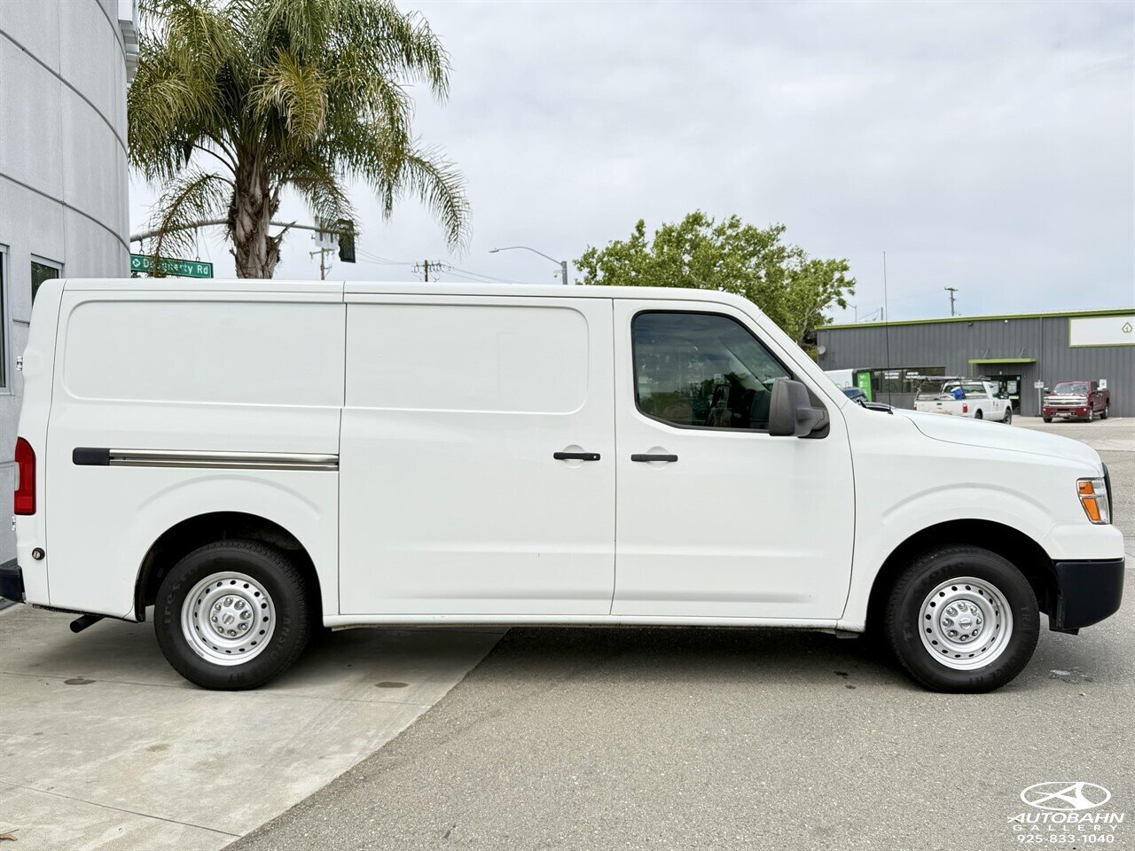 2020 Nissan NV 2500 HD Cargo S Standard Roof 146.1 " WB ***ONE-OWNER*** - Photo 5 - Dublin, CA 94568