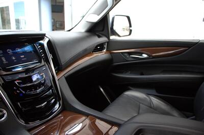 2019 Cadillac Escalade ESV Luxury   - Photo 33 - Dublin, CA 94568