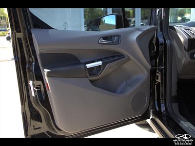 2019 Ford Transit Connect Passenger Wagon XLT Minivan w/Rear Liftgate 120.6 " ***ONE-OWNER*** - Photo 11 - Dublin, CA 94568