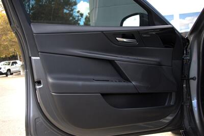 2018 Jaguar XE 20d Premium  ***DIESEL*** - Photo 11 - Dublin, CA 94568