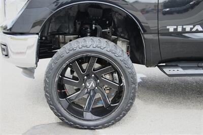 2017 Nissan Titan SV  4X4 Crew Cab **LIFTED**ARKON RIMS** - Photo 12 - Dublin, CA 94568