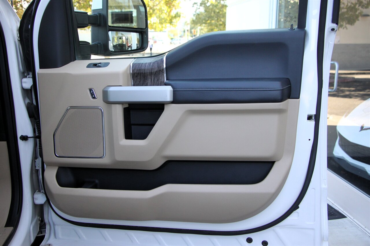 2019 Ford F-350 Lariat photo 18