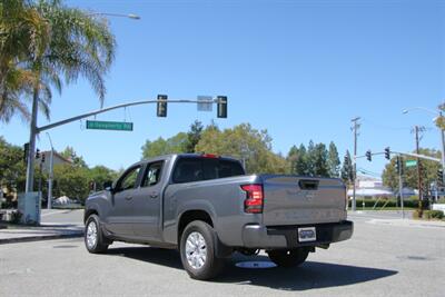 2022 Nissan Frontier SV  Crew Cab 4x2 Long Bed - Photo 8 - Dublin, CA 94568