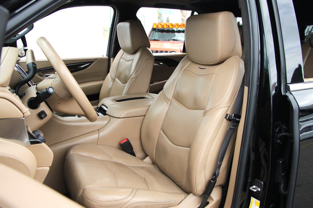 2018 Cadillac Escalade Platinum photo 19