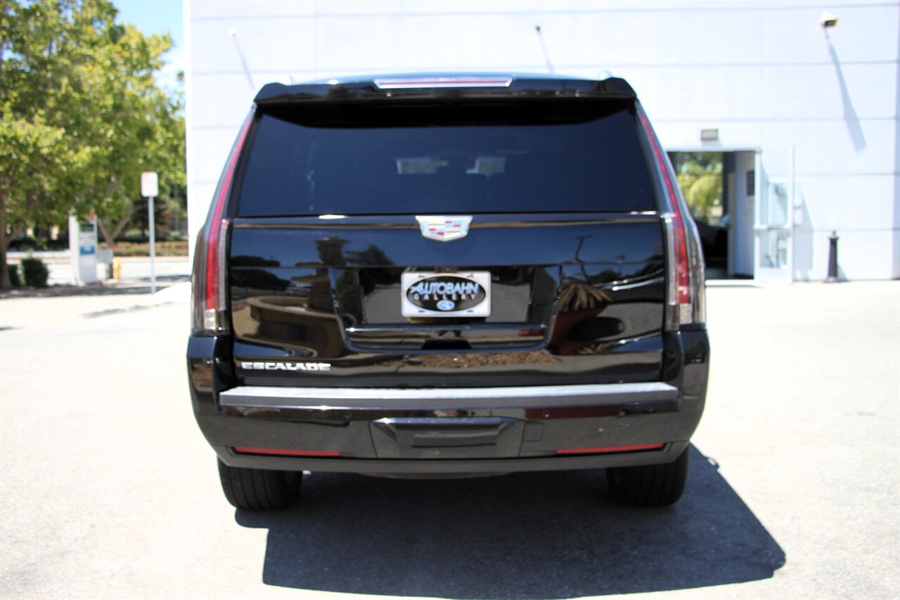 2018 Cadillac Escalade Platinum photo 4
