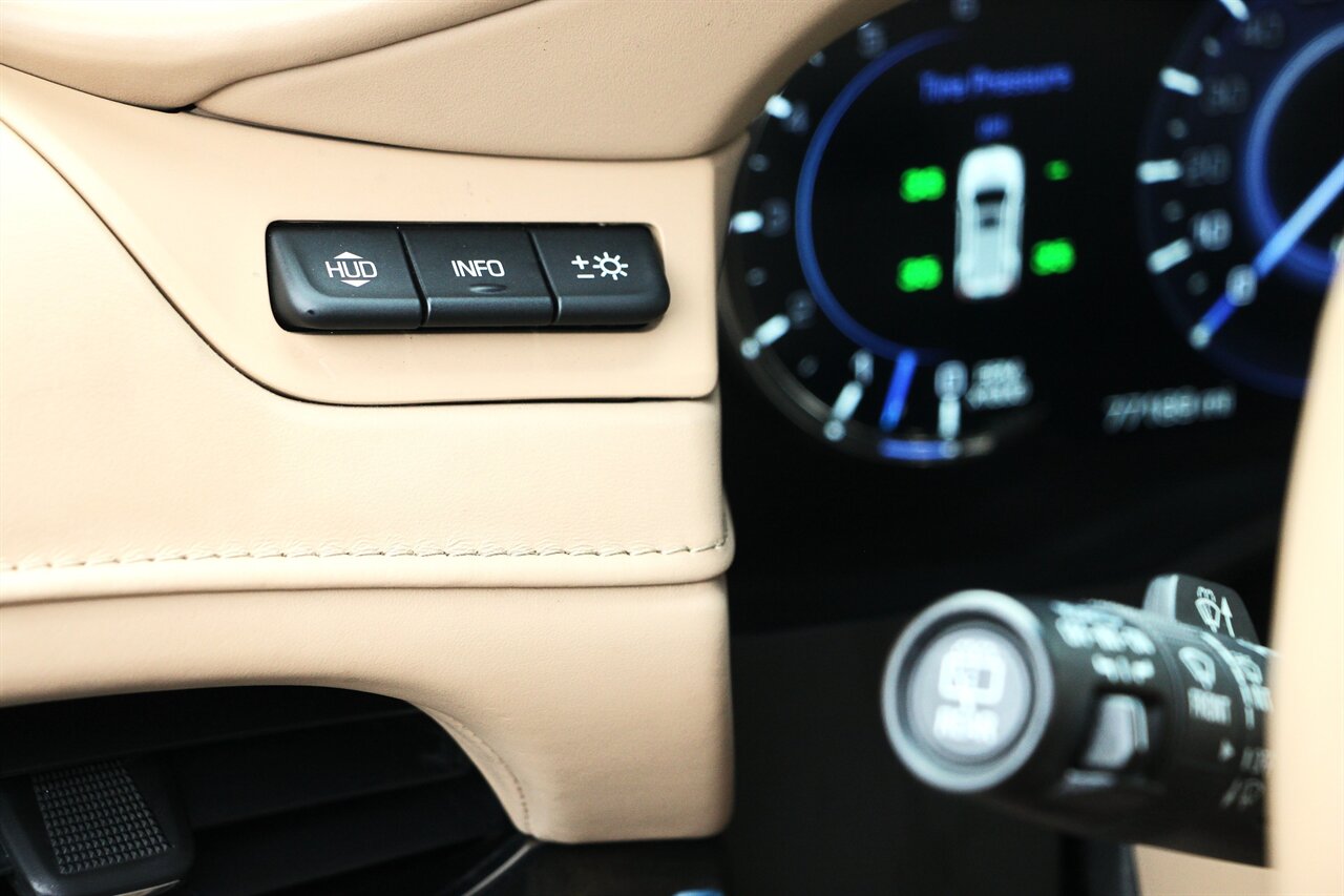 2018 Cadillac Escalade Platinum photo 15
