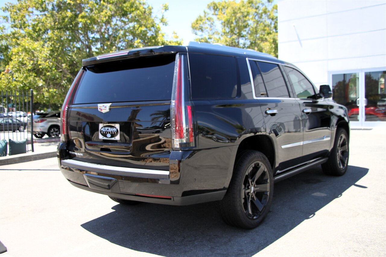 2018 Cadillac Escalade Platinum photo 5