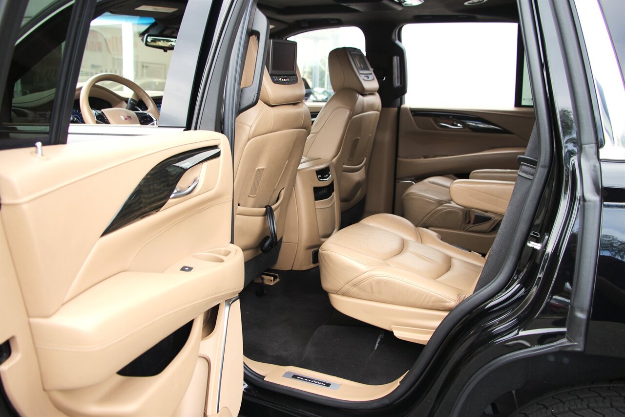 2018 Cadillac Escalade Platinum photo 21