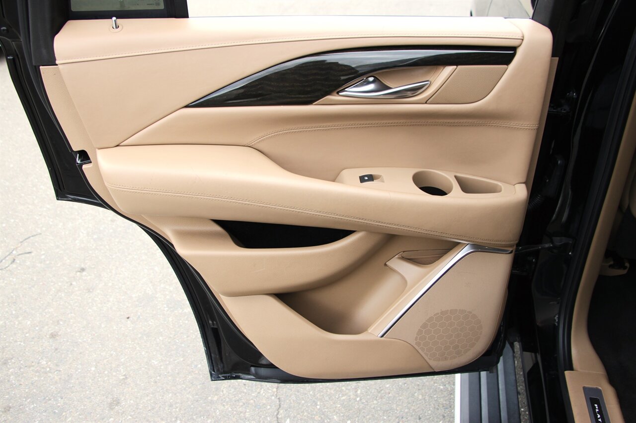 2018 Cadillac Escalade Platinum photo 27