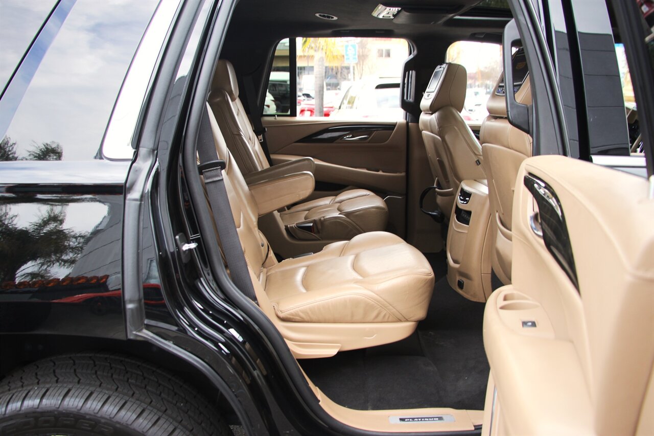 2018 Cadillac Escalade Platinum photo 30