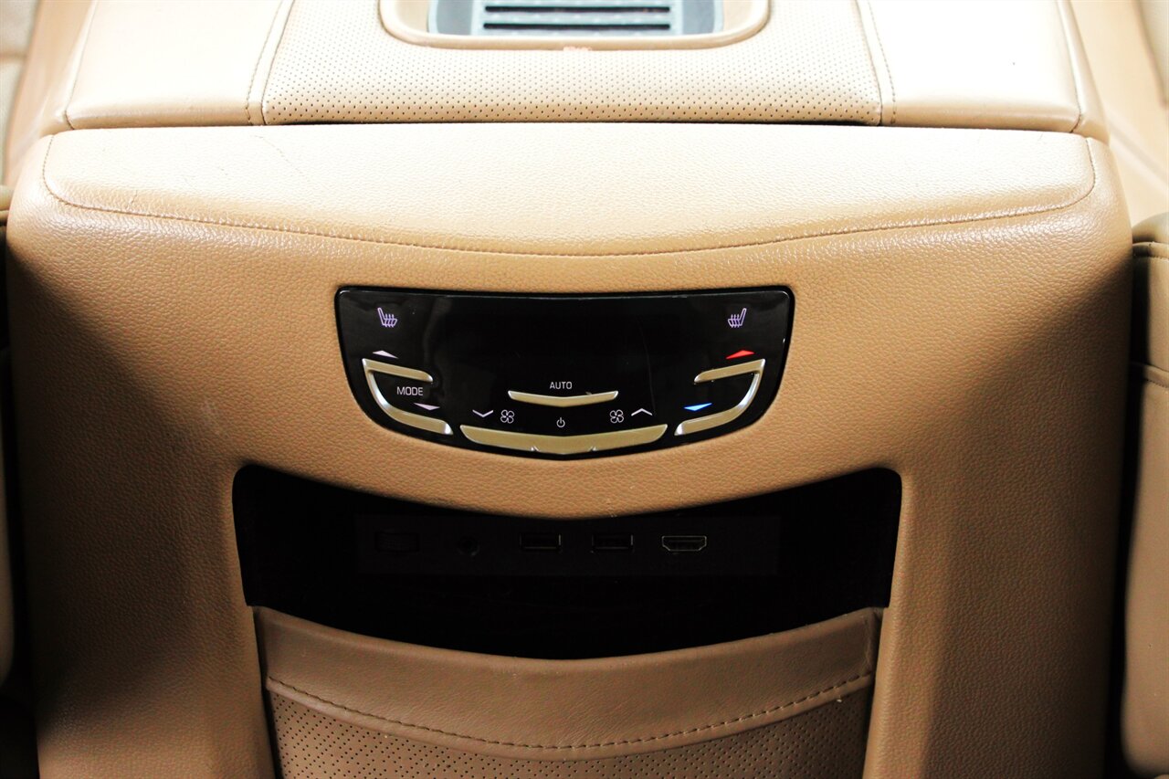2018 Cadillac Escalade Platinum photo 35