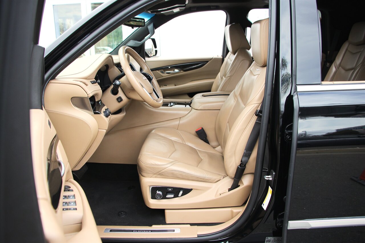 2018 Cadillac Escalade Platinum photo 17