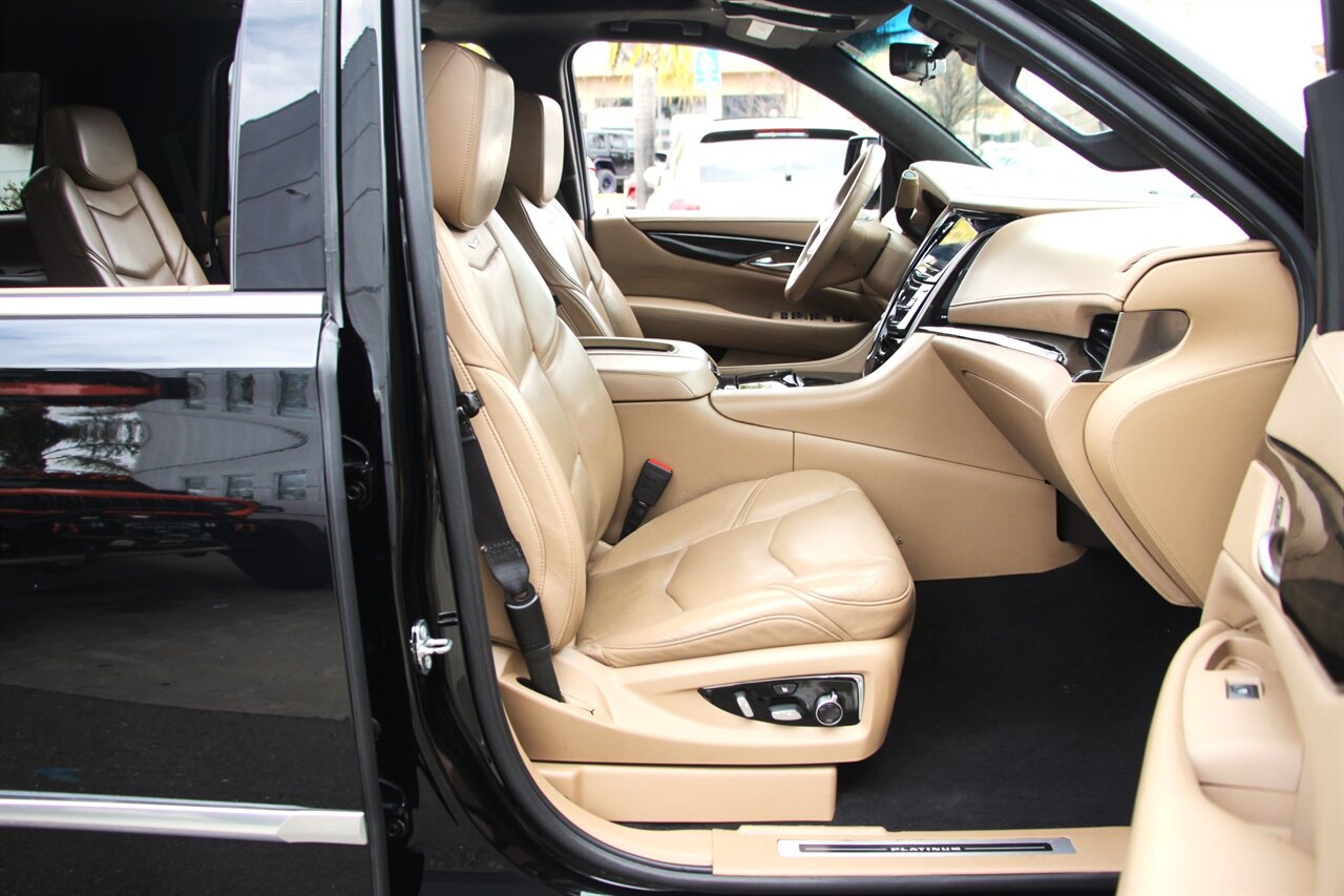 2018 Cadillac Escalade Platinum photo 28