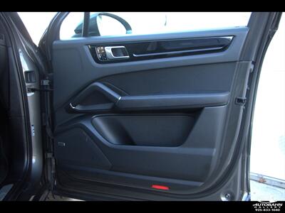 2020 Porsche Cayenne E-Hybrid  ***PREMIUM PLUS PACK*** - Photo 37 - Dublin, CA 94568
