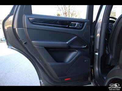 2020 Porsche Cayenne E-Hybrid  ***PREMIUM PLUS PACK*** - Photo 33 - Dublin, CA 94568