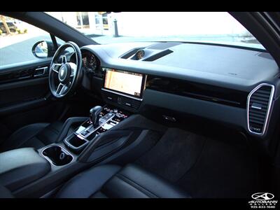 2020 Porsche Cayenne E-Hybrid  ***PREMIUM PLUS PACK*** - Photo 30 - Dublin, CA 94568