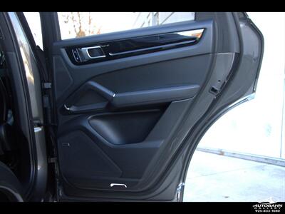2020 Porsche Cayenne E-Hybrid  ***PREMIUM PLUS PACK*** - Photo 35 - Dublin, CA 94568