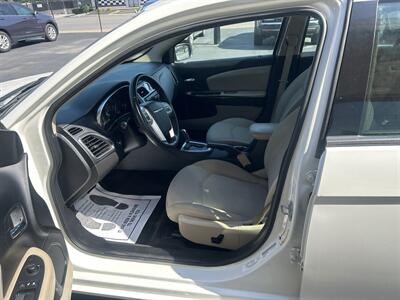 2011 Chrysler 200 Touring   - Photo 4 - Indianapolis, IN 46222