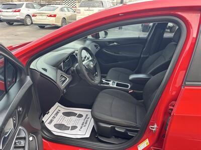 2018 Chevrolet Cruze LS Auto   - Photo 4 - Indianapolis, IN 46222