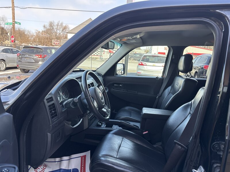 2012 Jeep Liberty Sport - Photo 4 - Indianapolis, IN 46222