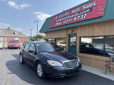 2011 Chrysler 200 Touring   - Photo 2 - Indianapolis, IN 46222