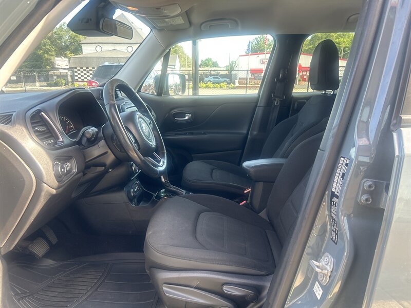 2017 Jeep Renegade Latitude - Photo 4 - Indianapolis, IN 46222