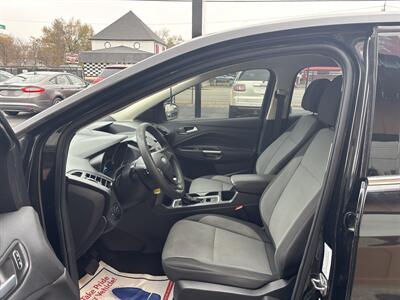2017 Ford Escape SE - Photo 4 - Indianapolis, IN 46222