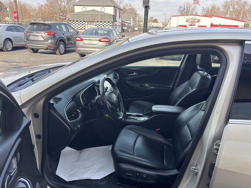 2016 Chevrolet Malibu LT - Photo 4 - Indianapolis, IN 46222