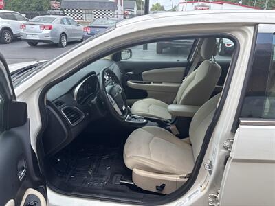 2011 Chrysler 200 Touring   - Photo 4 - Indianapolis, IN 46222