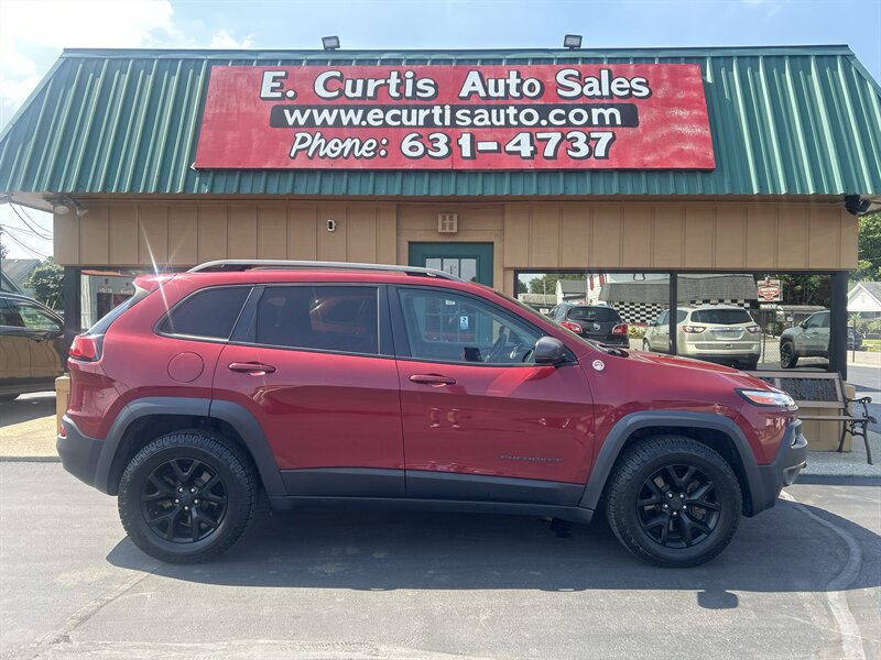 2017 Jeep Cherokee Trailhawk   - Photo 1 - Indianapolis, IN 46222