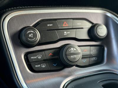 2015 Dodge Challenger SXT   - Photo 8 - Inglewood, CA 90304