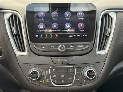 2018 Chevrolet Malibu LT   - Photo 5 - Inglewood, CA 90304
