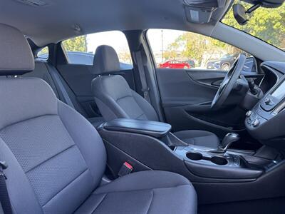 2017 Chevrolet Malibu LT   - Photo 13 - Long Beach, CA 90807