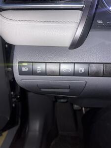 2018 Toyota Camry SE   - Photo 11 - Long Beach, CA 90807