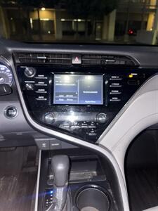 2018 Toyota Camry SE   - Photo 15 - Long Beach, CA 90807