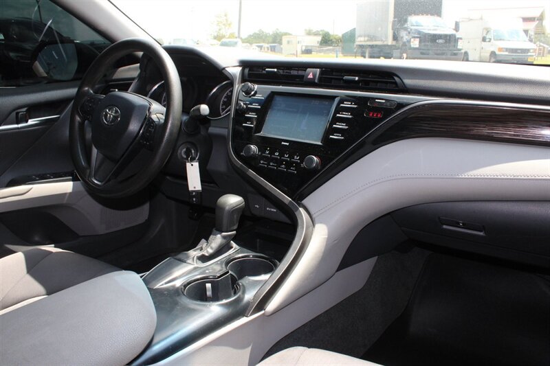 2020 Toyota Camry LE - Photo 15 - Lugoff, SC 29078