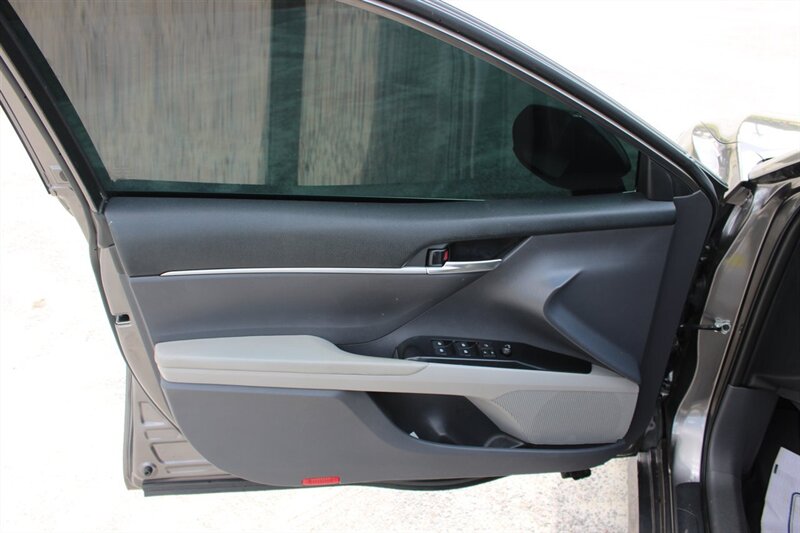 2020 Toyota Camry LE - Photo 8 - Lugoff, SC 29078