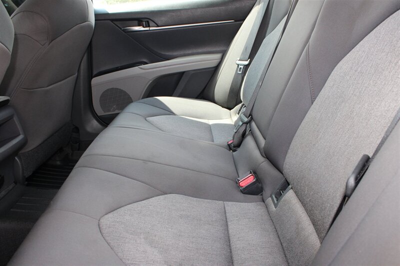 2020 Toyota Camry LE - Photo 10 - Lugoff, SC 29078