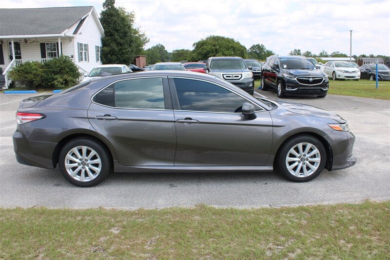2020 Toyota Camry LE - Photo 4 - Lugoff, SC 29078
