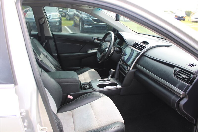 2014 Toyota Camry SE - Photo 15 - Lugoff, SC 29078
