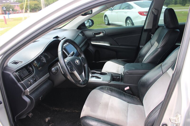 2014 Toyota Camry SE - Photo 10 - Lugoff, SC 29078