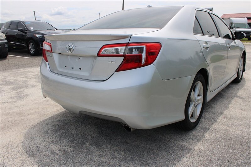 2014 Toyota Camry SE - Photo 5 - Lugoff, SC 29078
