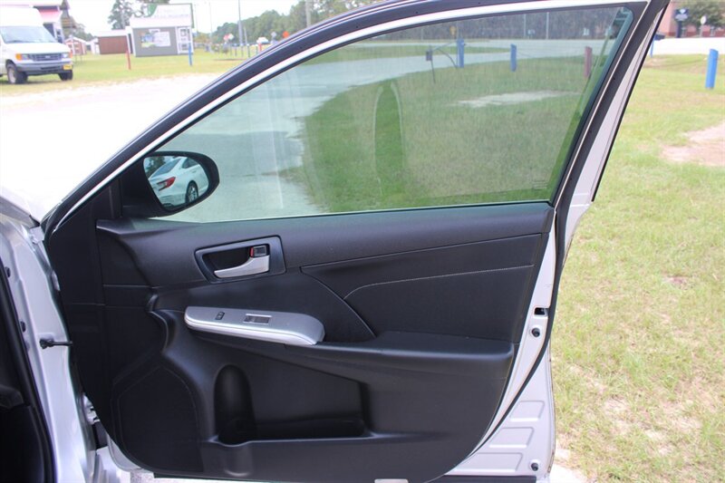 2014 Toyota Camry SE - Photo 14 - Lugoff, SC 29078