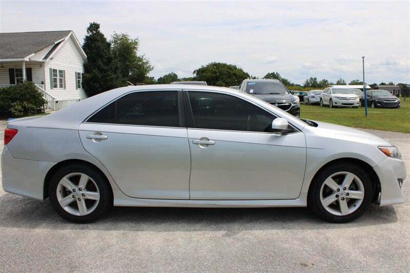 2014 Toyota Camry SE - Photo 4 - Lugoff, SC 29078